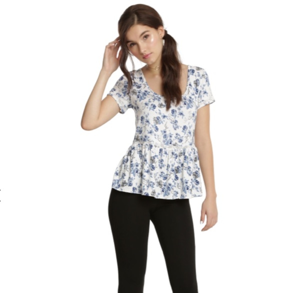 New~ Beauty & The Beast Mrs Potts Top - Picture 5 of 5